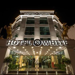 Hotel S White